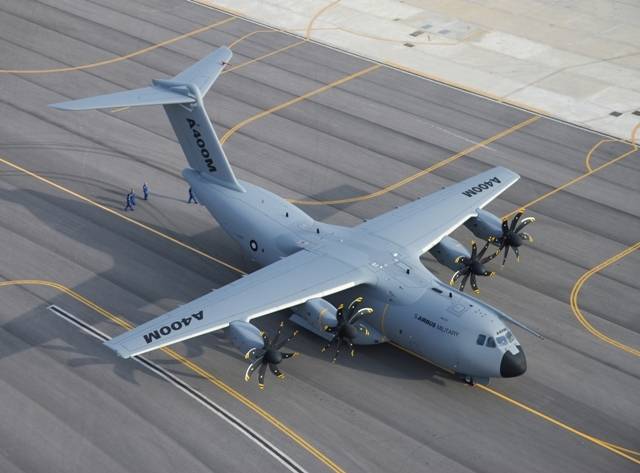 Imagen del primer roll-out del A400M en la planta de Sevilla. Foto: ADS. Imagen del primer roll-out del A400M en la planta de Sevilla. Foto: ADS.