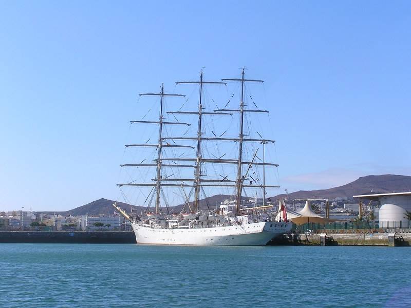 Buque escuela DAR MLODZIEZY (Polonia) Buque escuela DAR MLODZIEZY (Polonia)