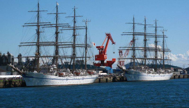 Buque escuela NIPPON MARU II Y EL KAIWO MARU (Japón) Foto: kagawa ymg Buque escuela NIPPON MARU II Y EL KAIWO MARU (Japón) Foto: kagawa ymg