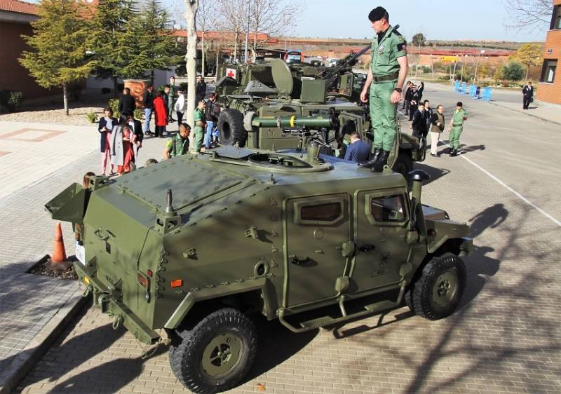 El 4x4 VAMTAC (Vehículo de Alta Movilidad Táctica) ST5 armado con el lanzamisiles “Spike”. El 4x4 VAMTAC (Vehículo de Alta Movilidad Táctica) ST5 armado con el lanzamisiles “Spike”.