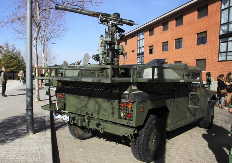 Un lanzador de misiles antiaéreos MBDA “Mistral” montado en un Uro VAMTAC S3. Un lanzador de misiles antiaéreos MBDA “Mistral” montado en un Uro VAMTAC S3.