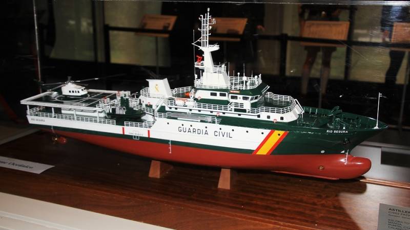 Tampoco podía faltar las referencias al Servicio Marítimo, así se muestra la maqueta del patrullero “Río Segura”. Tampoco podía faltar las referencias al Servicio Marítimo, así se muestra la maqueta del patrullero “Río Segura”.