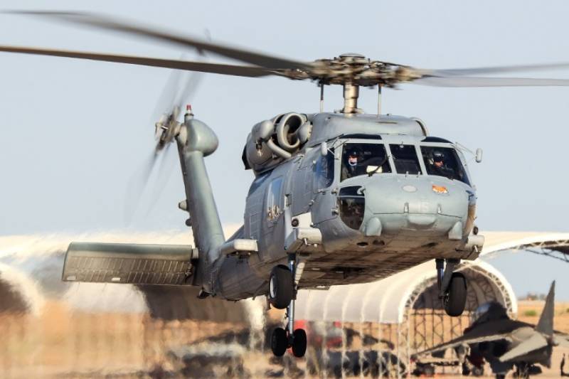 Los SH-60F son helicópteros diseñados para su empleo desde navíos Los SH-60F son helicópteros diseñados para su empleo desde navíos