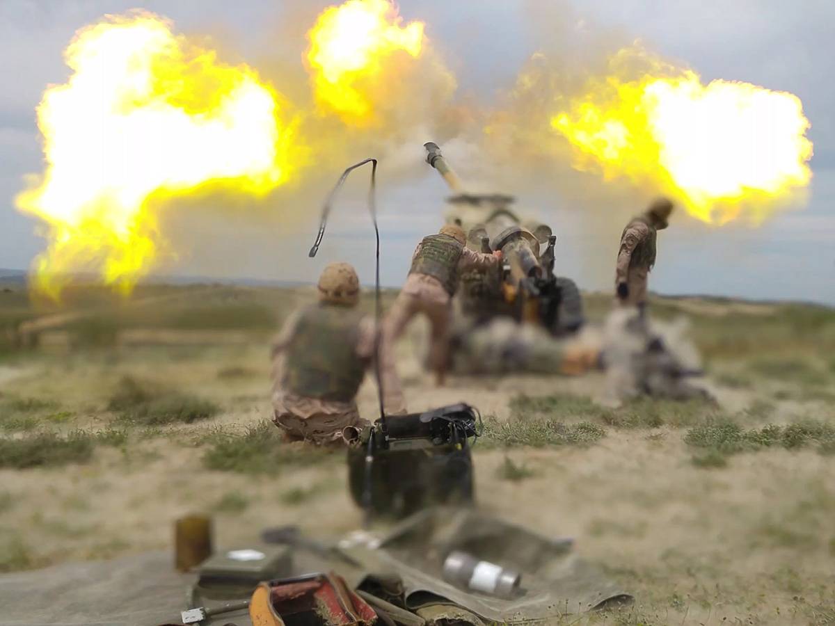 Ejercicio con fuego real del Grupo de Artillería Campaña 93 con cañón Light-Gun 105/37 mm. (Ejército de Tierra) Ejercicio con fuego real del Grupo de Artillería Campaña 93 con cañón Light-Gun 105/37 mm. (Ejército de Tierra)