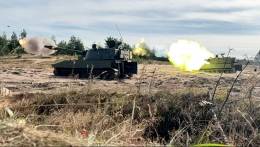 Unidades de infanter�a mecanizada en Pizarro.