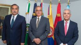 De izquierda a derecha, Ricardo D�az, viceministro de Estrategia y Planeaci�n de Colombia; el ministro de Defensa Iv�n Vel�squez; y Rafael Lara Losada, viceministro de Defensa y Seguridad (foto Ministerio de Defensa).
