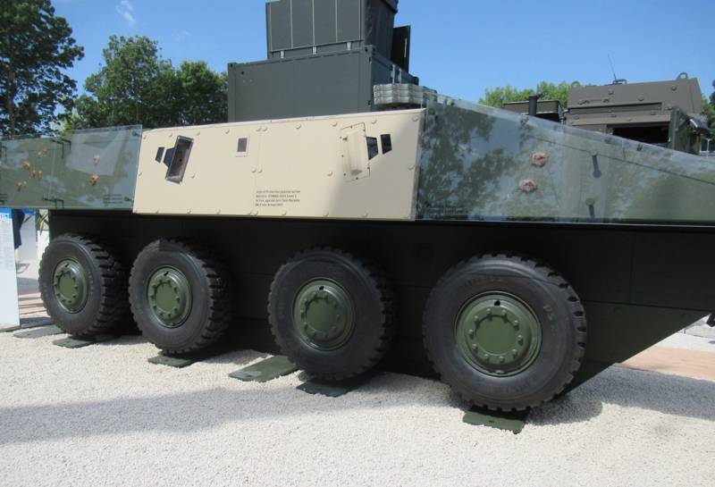 Ejemplo de diferentes tipos de protecci�n en una maqueta durante la pasada feria Eurosatory (autor)