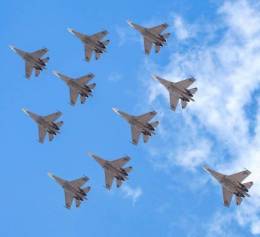 Formaci�n de diamante de aviones Sukhoi Su-30Mk2 del�Grupo A�reo de Caza N� 11 "Diablos" y N� 13 �Sim�n Bol�var�. (Foto: Aviaci�n Militar Bolivariana)