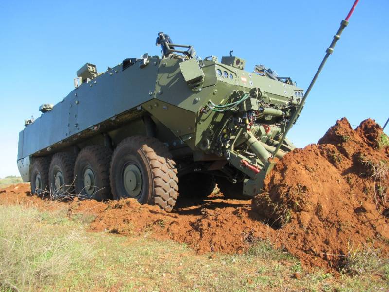 El �Drag�n� configurado para zapadores con el implemento delantero (foto General Dynamics).