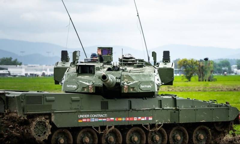 Un carro de combate Leopard 2 con los elementos del sistema Trophy en su torre (EuroTrophy)
