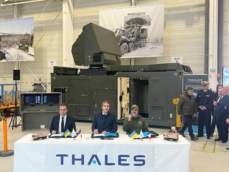A primeros de febrero de 2023 ha tenido lugar el acto por el que Ucrania ha adquirido a la francesa Thales distintos equipos para su Defensa Antia�rea. (Thales)