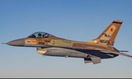 El F-16 de Top Aces matr�cula N854TA, ya equipado con un radar AESA. (Foto Top Aces)