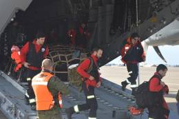 Llegada de personal y material a Adana.