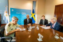 Firma acuerdo offset entre Saab y Argentina.
