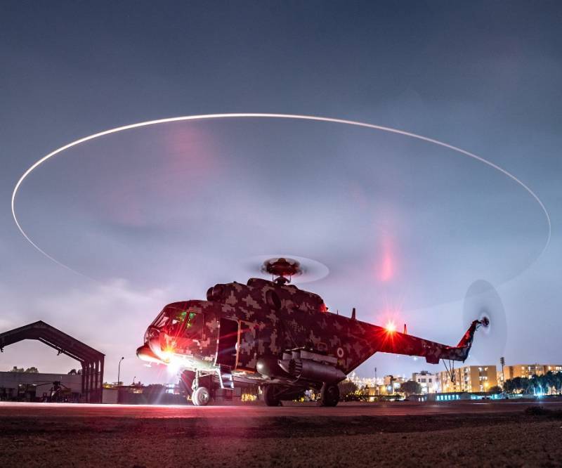 Mi-171Sh-P emprendiendo una mision nocturna. Mi-171Sh-P emprendiendo una mision nocturna.