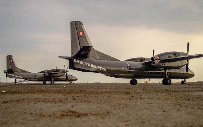 Dos Antonov An-32B Cline del Batallon de Aviones N° 811. Dos Antonov An-32B Cline del Batallon de Aviones N° 811.