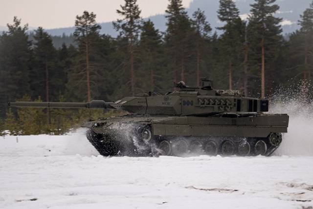 Carro de combate �Leopardo� 2E del Ej�rcito de Tierra en Noruega en el Brilliant Jump 22. (foto BRIAC XII)