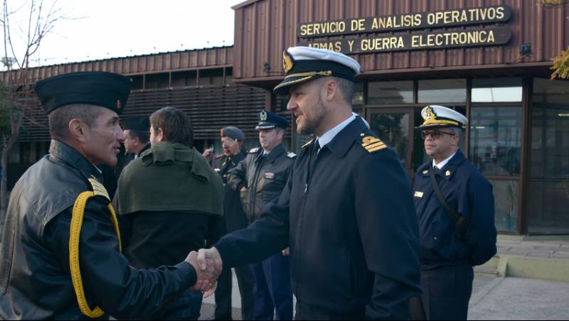 Puerto Belgrano es una base enorme, tiene diversos componentes y unidades. Puerto Belgrano es una base enorme, tiene diversos componentes y unidades.