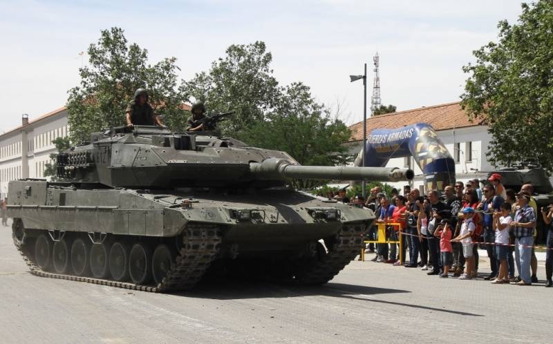 Exhibición de un carro de combate “Leopardo” 2E durante una jornada anterior. (Foto Julio Maíz) Exhibición de un carro de combate “Leopardo” 2E durante una jornada anterior. (Foto Julio Maíz)