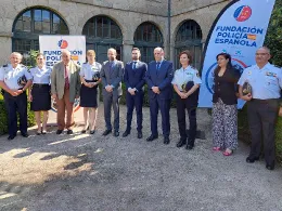 El secretario de Estado de Seguridad, Rafael Prez (5 derch), ha inaugurado este lunes en el campus de verano de la Universidad Complutense de Madrid en San Lorenzo de El Escorial.