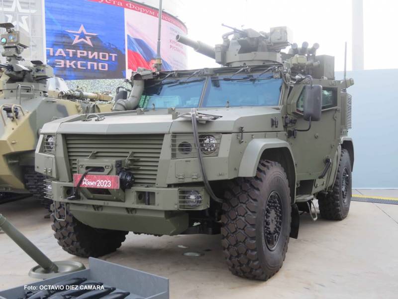 El 2S41 Dronk es un sistema de mortero embarcado que incluye una pieza bastante compacta que dificulta, de lejos, saber lo que realmente es. (Octavio D�ez C�mara)