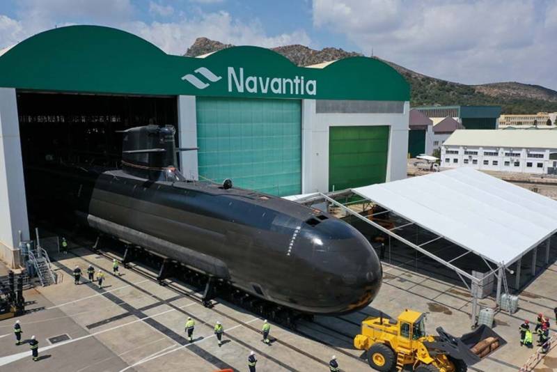 El primer S-80 Plus saliendo de la planta de Cartagena, donde fue construido. (foto Navantia)