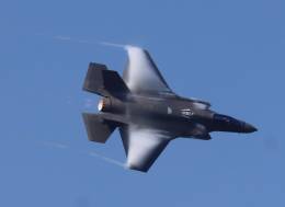 El F-35A de la USAF volando sobre Kleine Brogel a los mandos la mayor la Mayor Kristin "Beo" Wolfe. (foto Julio Maz Gutirrez)