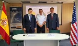 Pete Bata (Raytheon), Fernando Mato (SMS) y el Almirante Aniceto Rosique (DGAM) (SMS)