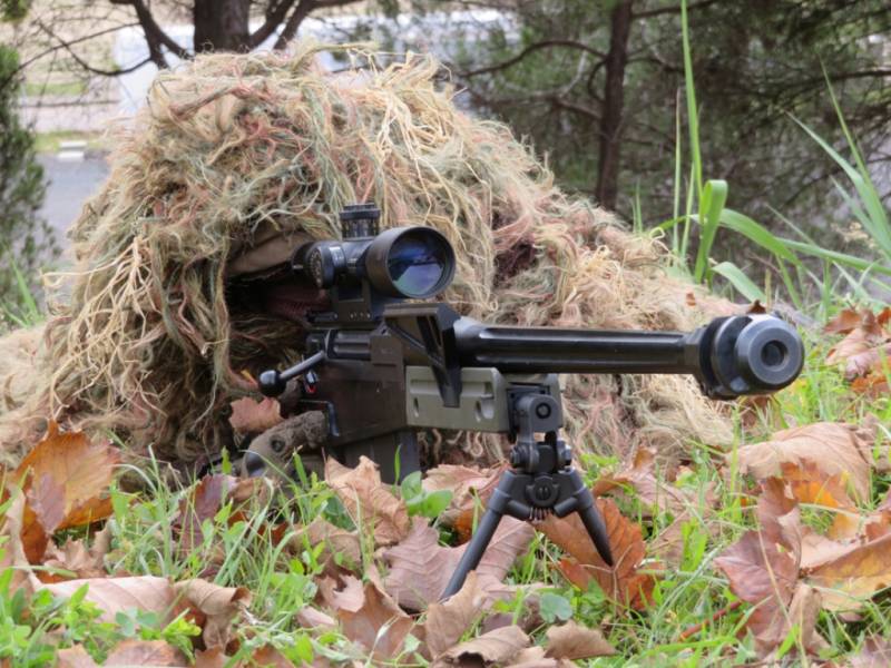 Sus tiradores de precisi�n manejan rifles de cerrojo de Accuracy con los que pueden neutralizar a una persona a 800 m. de su posici�n (foto Octavio D�ez C�mara).