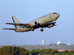 El Boeing 737-300 FACH922 despegando la ma�ana del 12 de octubre de la base a�rea de Torrej�n. Foto: Javier S�nchez