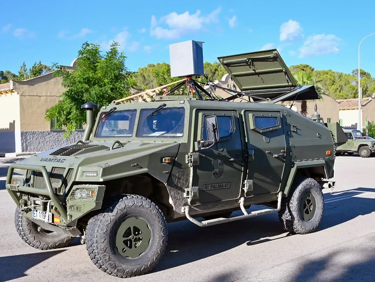 Se habr�a evaluado un emisor ac�stico instalado en un blindado 4x4 VAMTAC ST5 para las pruebas. Foto: Ej�rcito de Tierra
