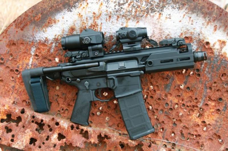 Una de las múltiples combinaciones posibles del MCX para la FGNE (Sig Sauer vía Viator Plus Ultra) Una de las múltiples combinaciones posibles del MCX para la FGNE (Sig Sauer vía Viator Plus Ultra)