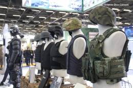 Todo tipo de prendas de uniformidad se exponen para que los responsables de adquisiciones conozcan las evoluciones positivas en este tipo de productos. (Octavio Dez Cmara)