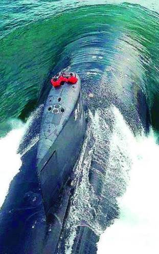 SSN USS Seawolf en suerficie. SSN USS Seawolf en suerficie.