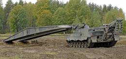 Carro lanzapuentes finland�s, basado en Leopard 2A4 (Patria)