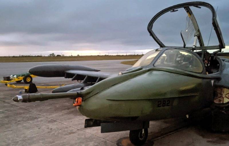A-37B Dragonfly de la Fuerza Aérea Uruguaya. A-37B Dragonfly de la Fuerza Aérea Uruguaya.