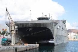 El catamar�n USNS �Brunswick� atracado en el puerto de La Luz. (foto Antonio Rodr�guez Santana)
