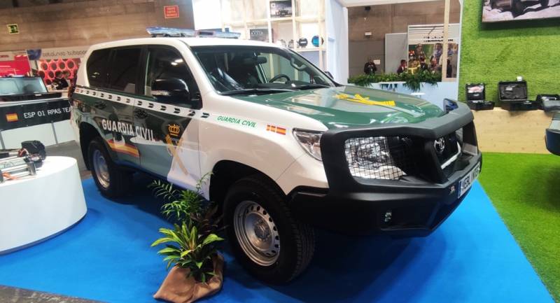 El Toyota “Land Cruiser” de la Guardia Civil dotado del parachoques SpartanBar, expuesto en Secur 2024. (foto Julio Maíz) El Toyota “Land Cruiser” de la Guardia Civil dotado del parachoques SpartanBar, expuesto en Secur 2024. (foto Julio Maíz)