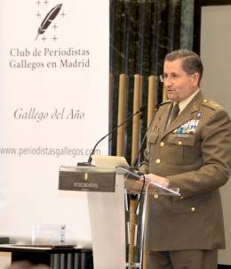 El General de Ej�rcito Amador Ense�at y Berea durante su discurso en el Club de Periodistas Gallegos (foto: Club de Periodistas Gallegos)