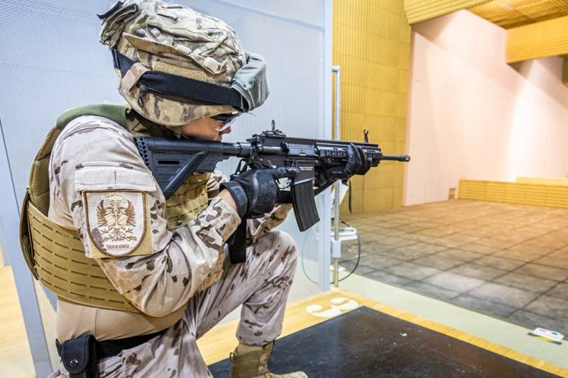 Un infante de Marina del TEAR empu�a su nuevo fusil de asalto HK416A5. (Foto Tercio de Armada)