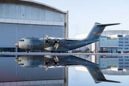 El primer A400M de Kazajist�n en San Pablo (Sevilla). (Foto Airbus DS)