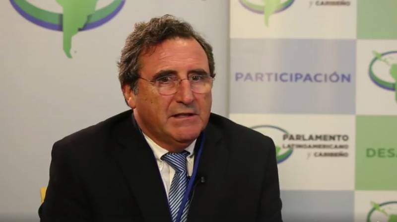 El ministro de Defensa de Uruguay, Armando Castaigndebat.