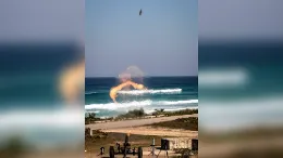 Demostrador de radar de contrabater�a del Ej�rcito Brasile�o, disparando un proyectil.