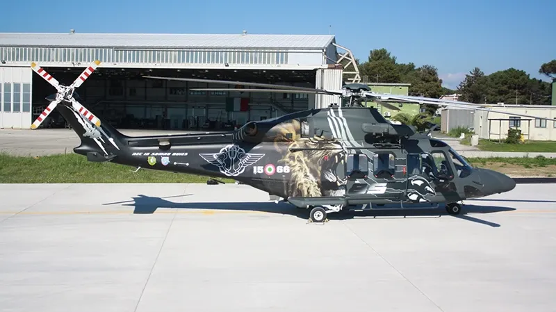 El HH-139B especialmente decorado con la insignia del le�n del 85�Centro Combat/SAR. Foto Stephane Andris