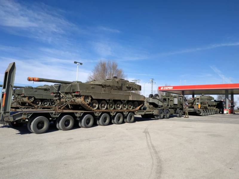 Veteranos camiones Kynos Aljaba del Grupo de Transporte Especial I/1 de la Agrupaci�n de Transporte transportan carros de combate Leopardo 2E (Ej�rcito de Tierra)