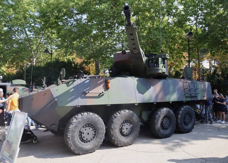 El blindado 8x8 �Pira�a� de la versi�n de reconocimiento, destaca su ca��n de 30 mm. (foto Julio Ma�z Gutierrez)