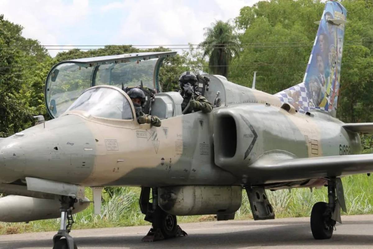 Avión de ataque a tierra K-8W Karakorum del Grupos Aéreos de Caza N.º 12 “Grifos”. (Foto: AMB) Avión de ataque a tierra K-8W Karakorum del Grupos Aéreos de Caza N.º 12 “Grifos”. (Foto: AMB)