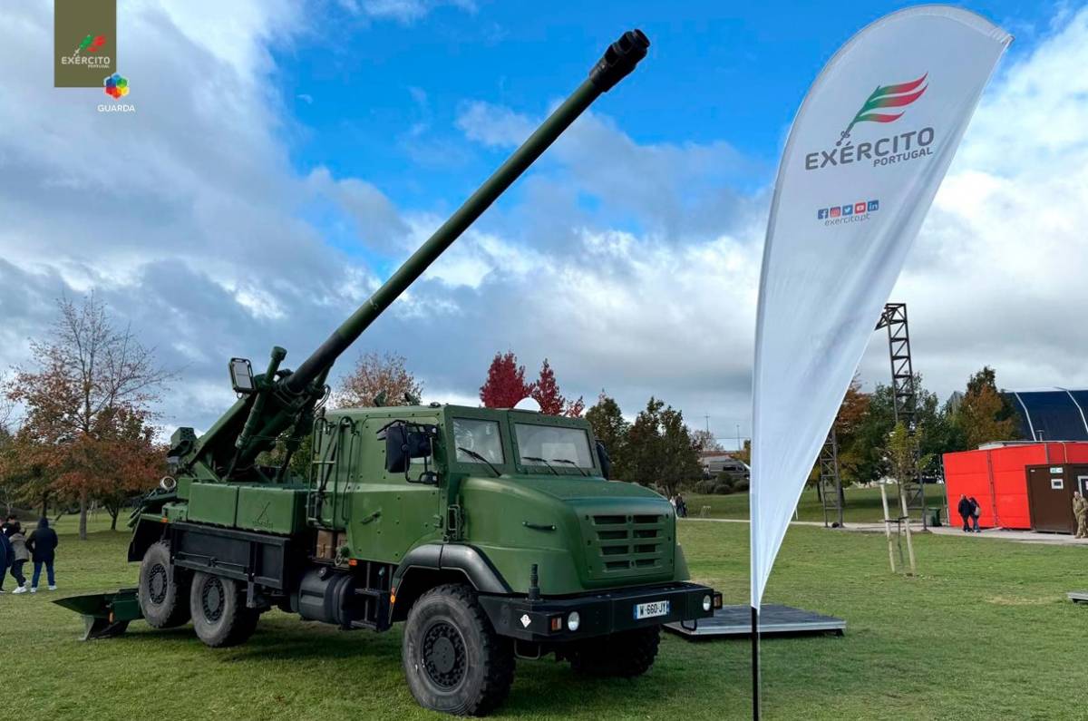 El ob�s autopropulsado CAESAR de 155 mm presente en la denominada Expo-Army en Guarda. (foto Ministerio de Defensa de Portugal)