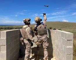 Formaci�n en el lanzamiento de granadas de mano (Estado Mayor de la Defensa)