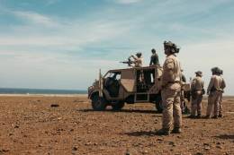 Rearmado de una ametralladora FN Mag de un veh�culo t�ctico DMV 4x4 Anaconda. (Foto:  Korps Mariniers)